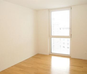 SPACIEUX 4,5 pièces de 136 m2 situé dans un immeuble moderne - Foto 1