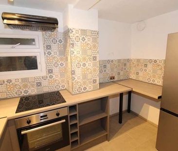 Flat, Whitehall Street, Rochdale, OL12 - Photo 2