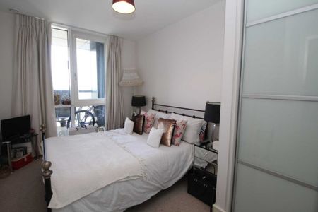 1 bed Flat for rent - Photo 2