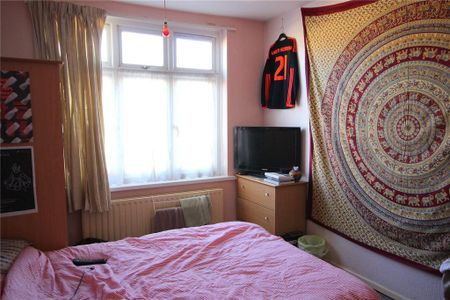 3 bedroom end of terrace house to rent - Photo 4