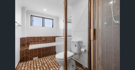 Bright & Beachside 2-Bedroom Apartment with Lock-Up Garage - Photo 4