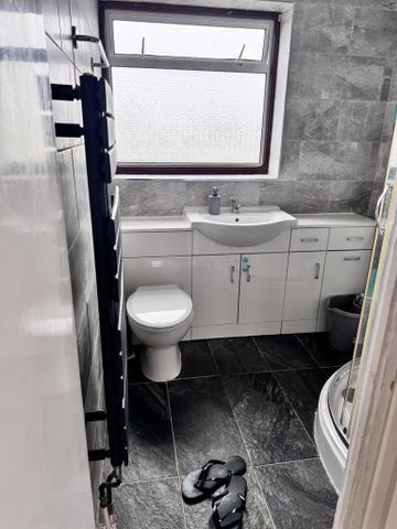 3 bedroom end of terrace house to rent - Photo 5