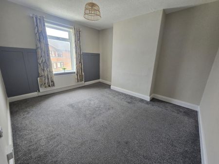 3 bedroom flat to rent - Photo 3