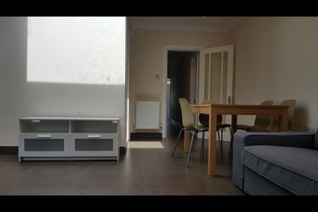 2 Bed Flat, London, SW4 - Photo 4