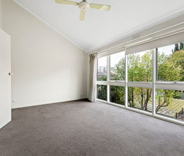 Spacious Modern Terrace - Photo 6