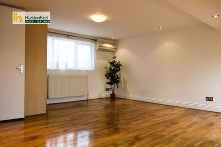 4 Bed Flat, Ilford Lane, IG1 - Photo 2