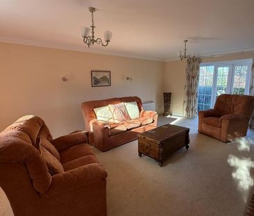 3 bedroom detached bungalow to rent - Photo 1