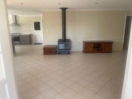 BIG BIG BIG IN BROOKFIELD - Photo 3