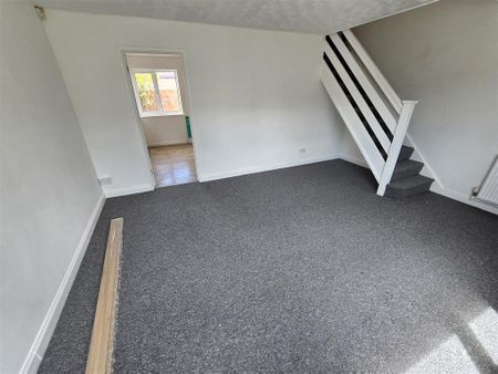 3 bedroom end of terrace house to rent - Photo 4