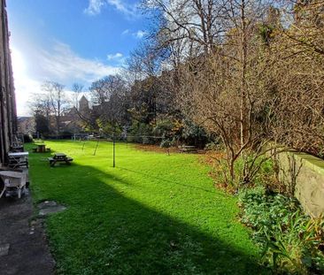 2 bed flat for rent in Merchiston - Photo 4