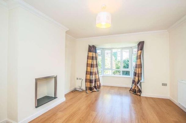 Farm Road, Maidenhead, SL6 - Photo 1