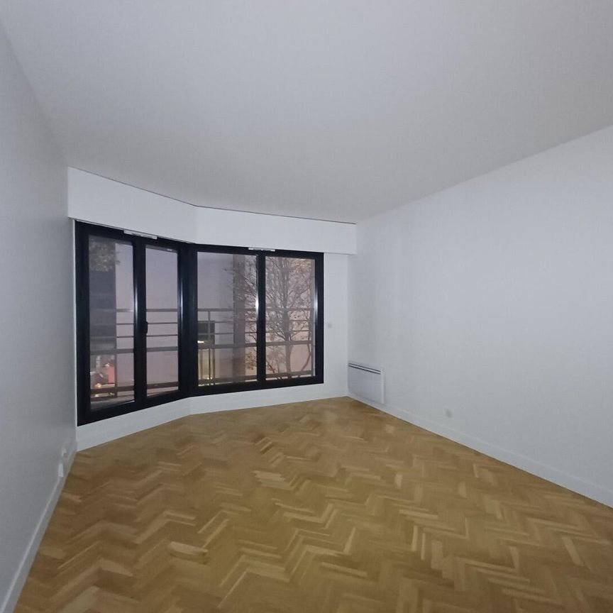 location Appartement T2 DE 49.5m² À PARIS - Photo 1