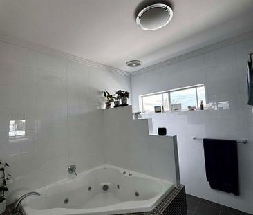 Scarborough - Photo 2