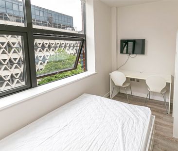 Crown House, - Photo 4