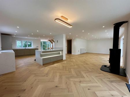 5 bedroom detached house to rent - Photo 2