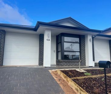 Stunning Home in Central Location - Photo 5