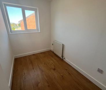 2 bedroom end of terrace house to rent - Photo 2
