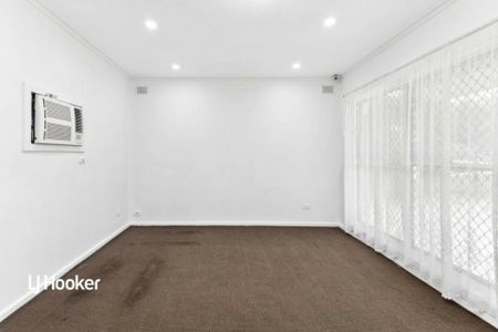 Charming 3- bedroom home - Photo 5