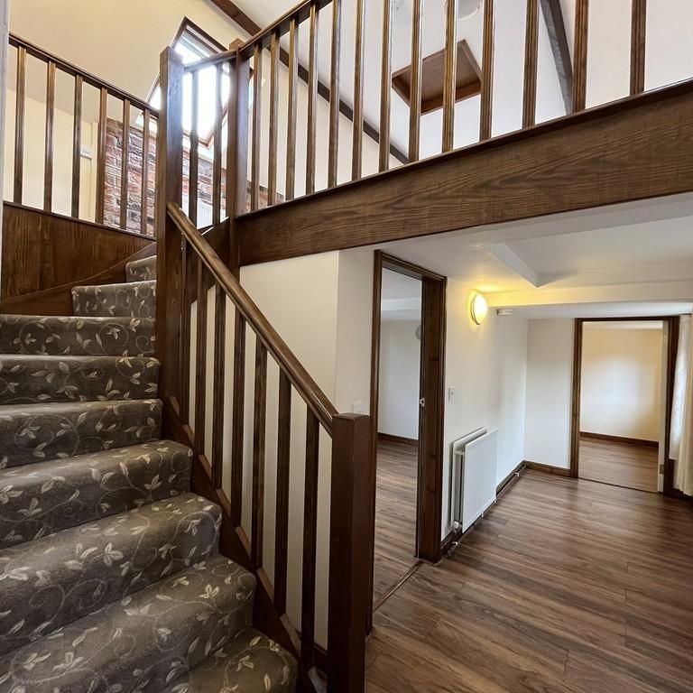 2 bedroom barn conversion to rent - Photo 1