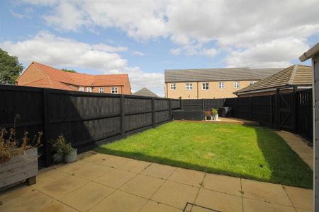 3 bedroom terraced house to rent - Photo 3