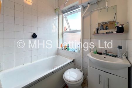 4 Bedroom Mid Terraced House for rent in Spring Grove View - Photo 3