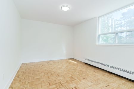 For Lease - 33 Erskine Avenue Unit# 201, Toronto, Ontario - Photo 2