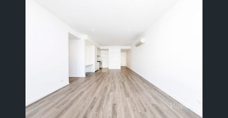 TOP FLOOR & REFURBISHED at TRAVANCORE ON THE PARK - Photo 5