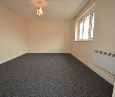 Flat to rent on - Photo 1