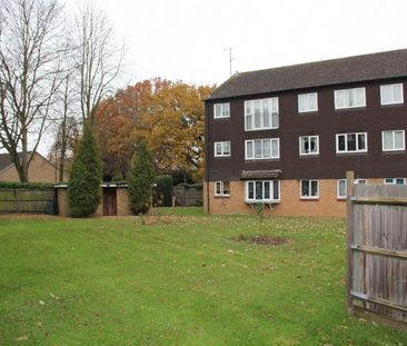 Hallington Close, Woking - 2 bedrooms Property for lettings - Seymours - Photo 6