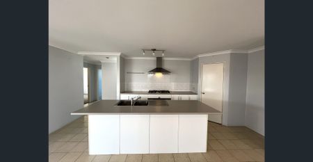 Your next family home awaits! - Photo 2