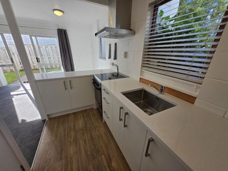 PAKURANGA HEIGHTS - Two Bedrooms - Photo 2