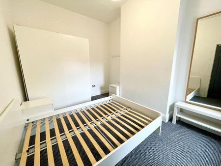 3 bedroom semi-detached house to rent - Photo 4