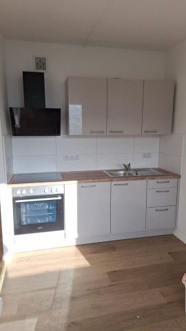 Schöne und vollständig renovierte 2-Raum-Wohnung mit EBK in Gera - Photo 2