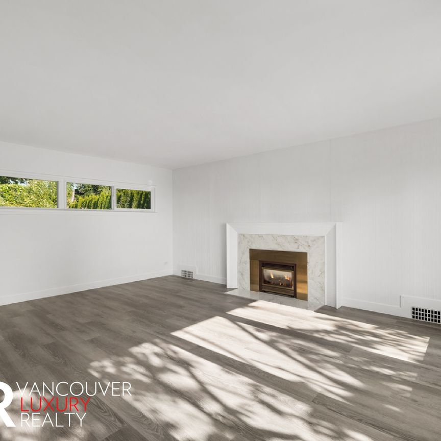 House in West Vancouver, BC - Photo 1