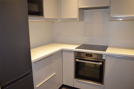 Woodcote Road, Wallington, SM6 - Photo 2