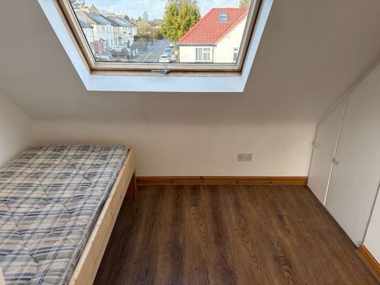 Studio Flat, Very Near Almond Avenue Area, W5 - Photo 1