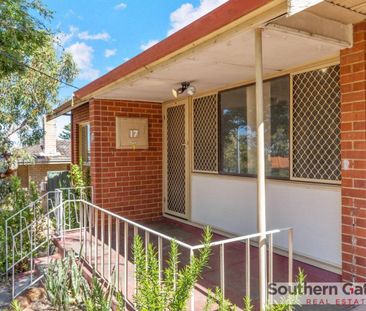 70's Style Home - Photo 6