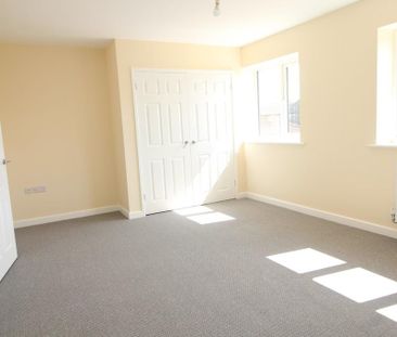 2 bedroom semi-detached house to rent - Photo 2