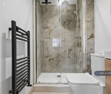 1 bedroom in a house share to rent - Photo 3