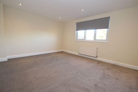 4 bedroom terraced house to rent - Photo 3