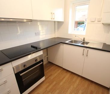 2 bedroom semi-detached house to rent - Photo 5