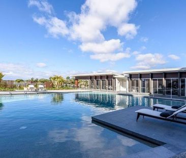 Stylish Top-Floor Apartment in Exclusive Anchorage Apartments - Photo 5