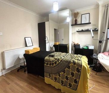 Woking, Surrey, GU21 - Photo 6