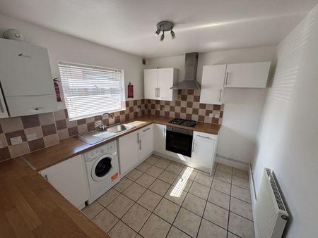 2 bedroom maisonette to rent - Photo 3