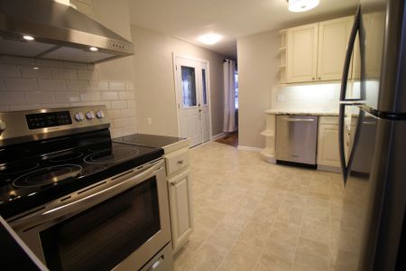 For Lease - 68 Elizabeth Crescent, Belleville, Ontario - Photo 2