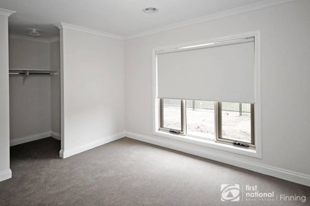 Brand new Metricon home - Photo 4