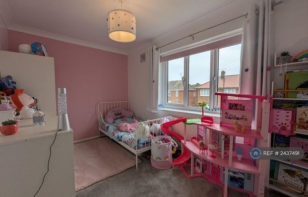 3 bedroom flat to rent - Photo 1