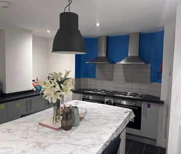 1 bedroom in a house share to rent - Photo 1