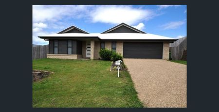 Beautiful 4 Bedroom Home - Photo 4