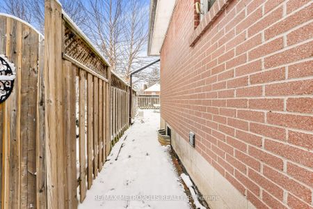 Detached Home For Lease | E7391844 - Photo 2